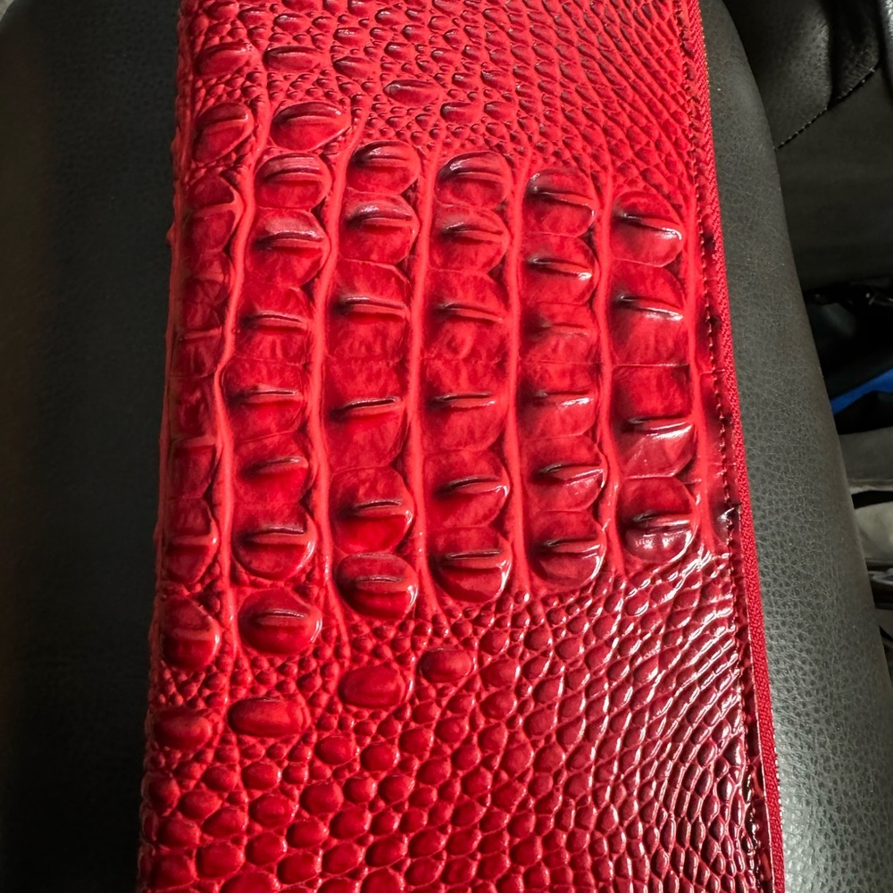 LIKE NEW RED BRAHMIN SKYLER WALLET